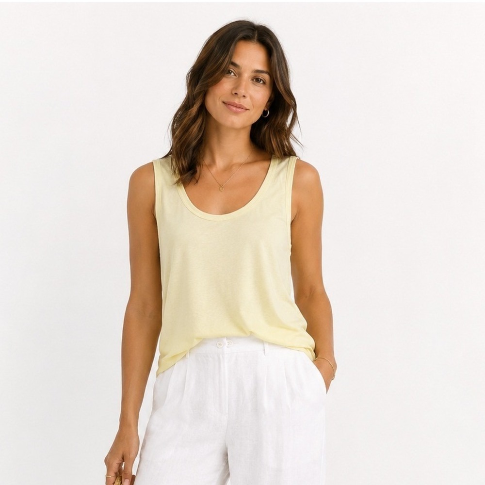 T.La Women's Sleeveless Scoop Neck Casual Basic Minimalist Tank Top Sz Large NWT